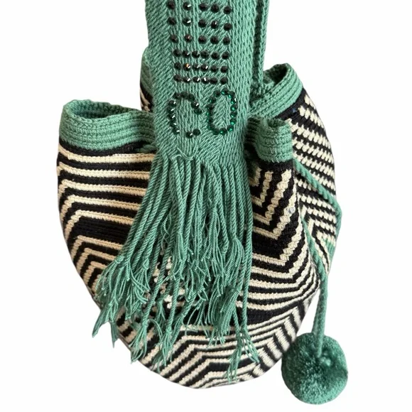 Emerald and Black Wayuu mochila bag geometric pattern green strap and tassels - Picture 1 of 8